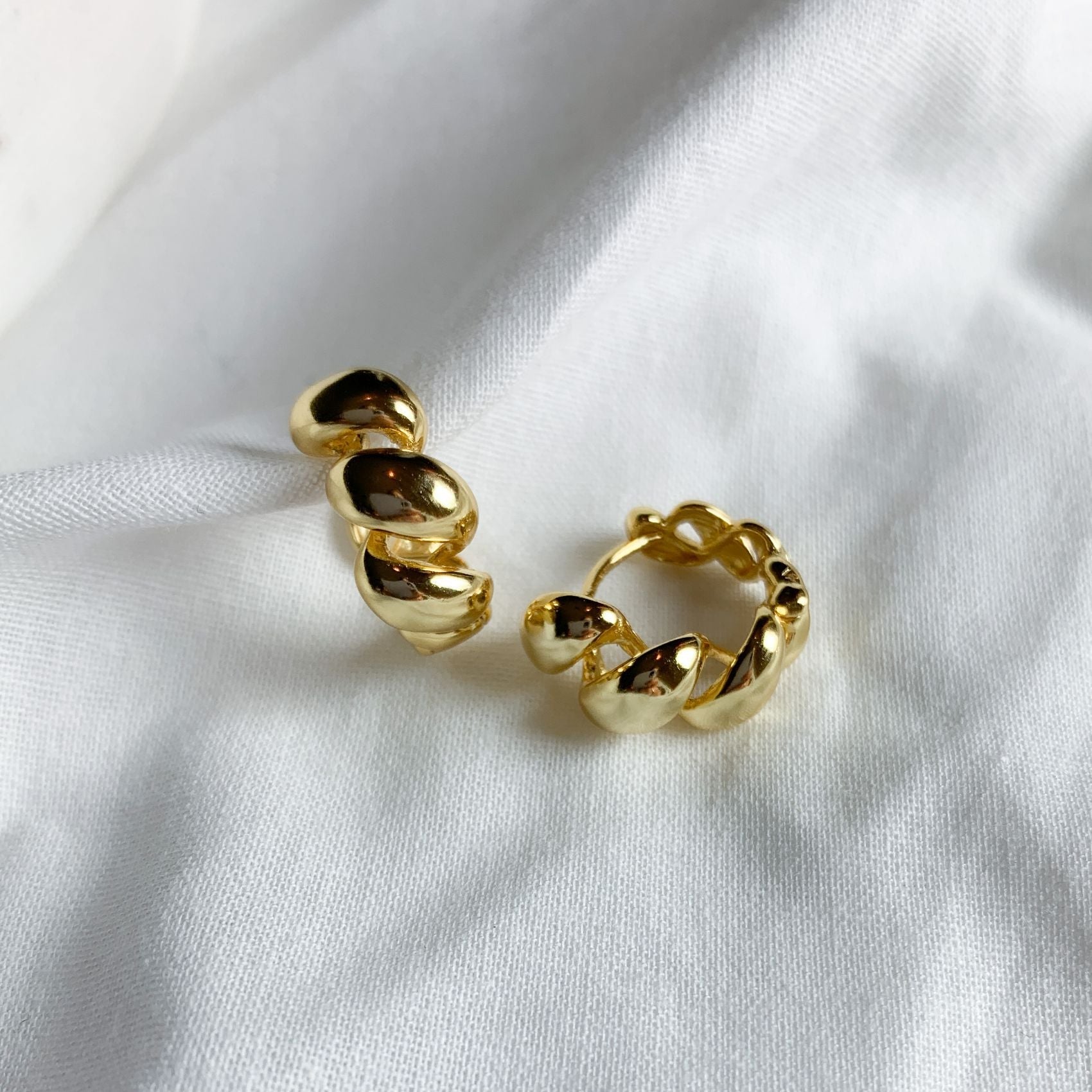 CHUNKY CROISSANT HOOPS 2CM EARRINGS