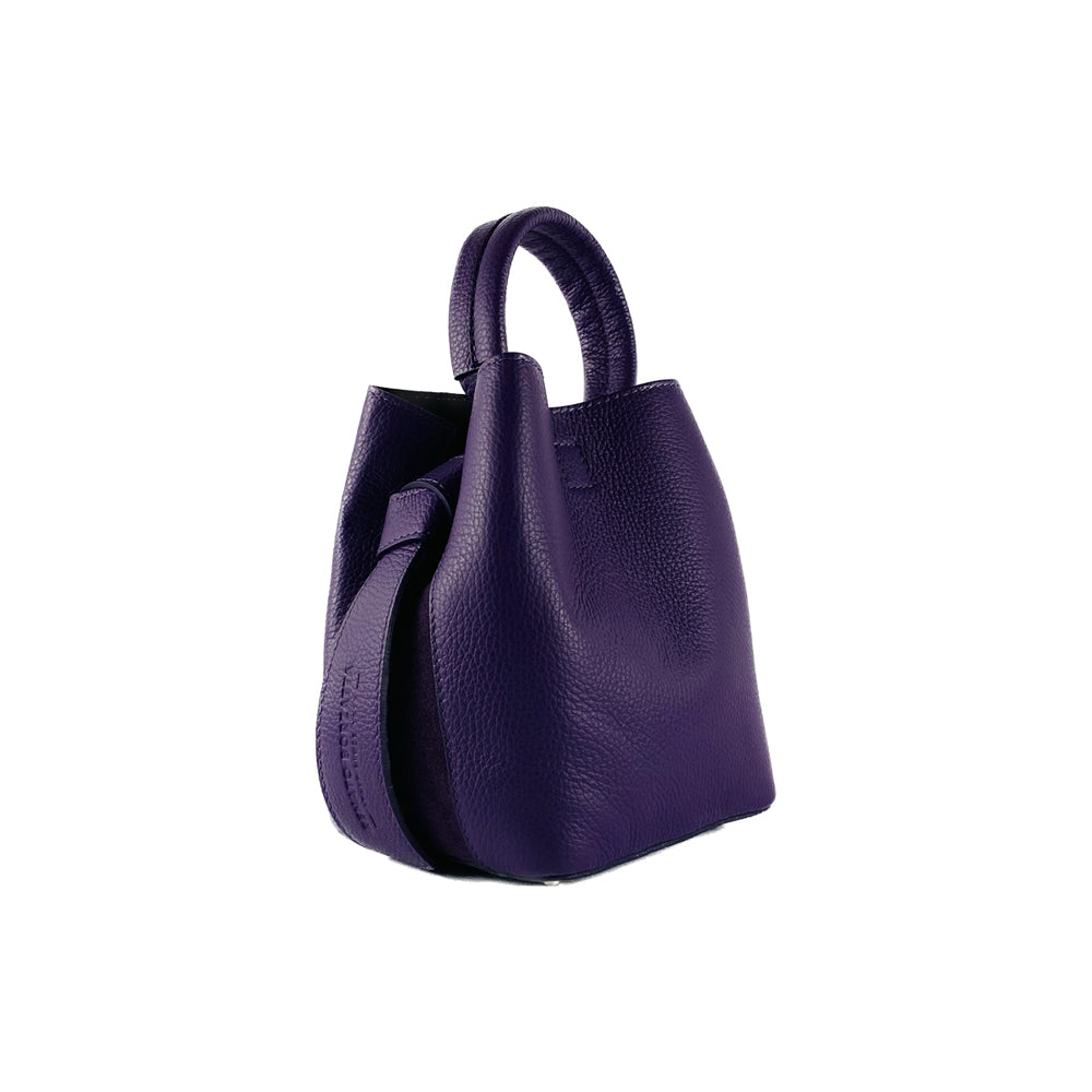 RB1006Y | Borsa Secchiello con Pochette in Vera Pelle Made in Italy.Tracollina con attacchi a moschettone in metallo Oro Lucido - Colore Viola - Dimensioni: cm 16 x 14 x 21 + Manico 13 cm-0