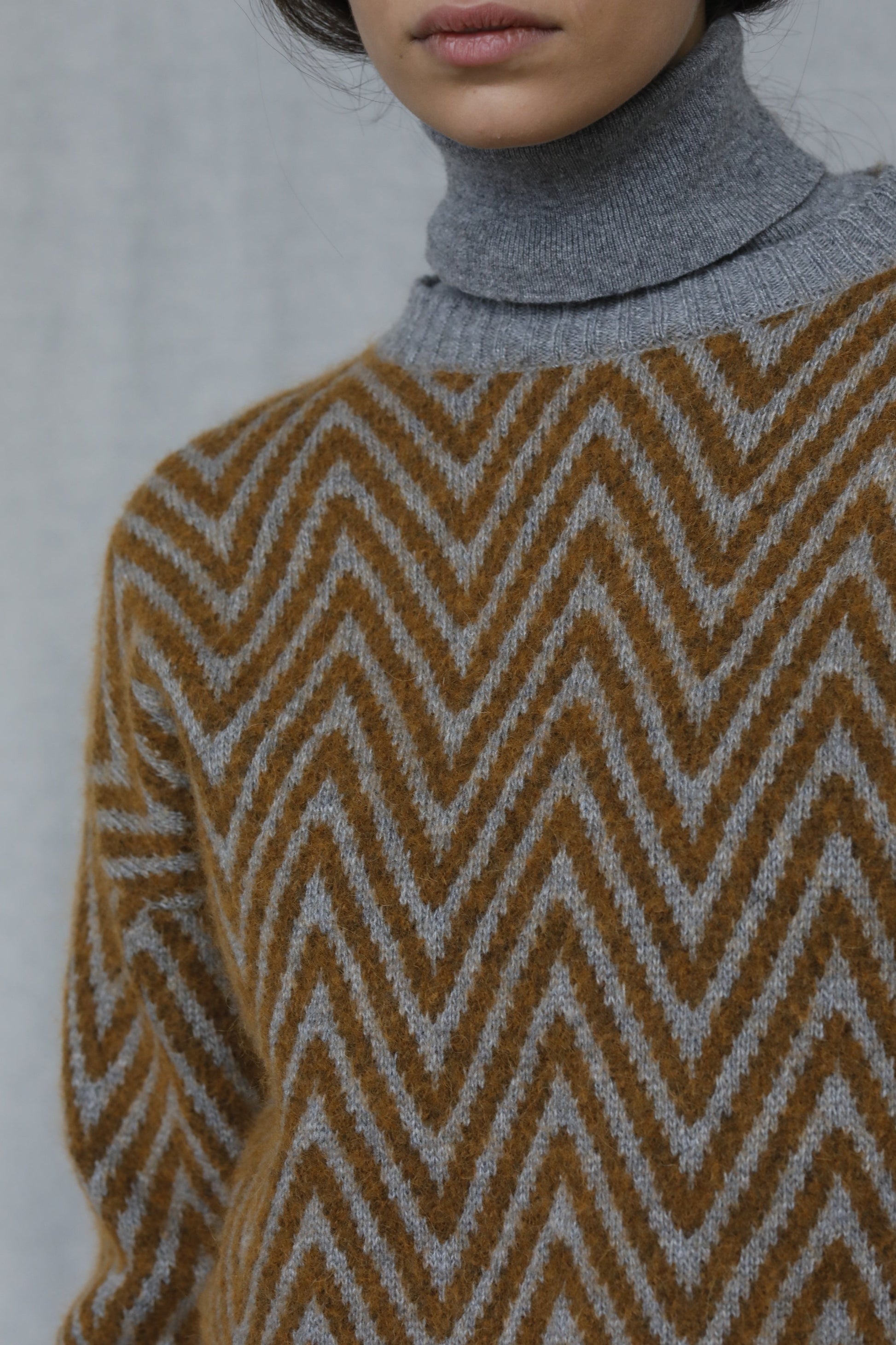 Crewneck with herringbone pattern in wool blend - Paola